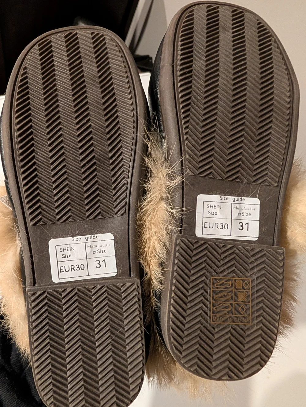 SHEIN Kids Black Faux Fur-Trim Chain Mules
